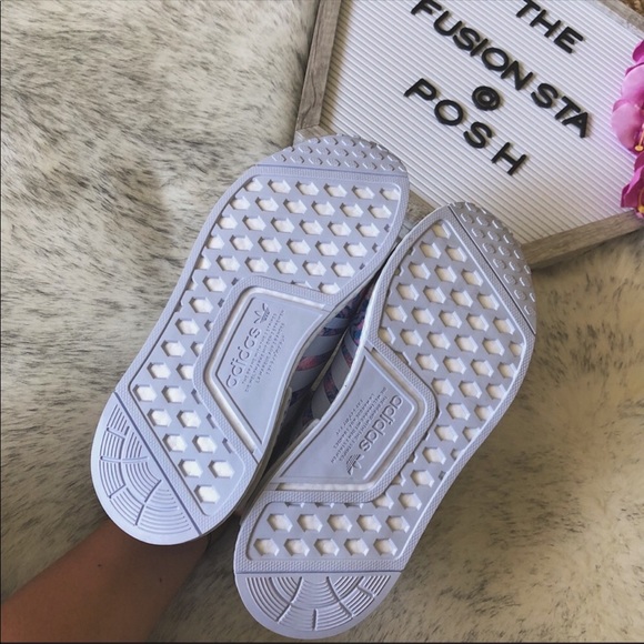 ‼️sold‼️🍭 Rare Adidas NMD R1 Tie Dye 6Y/7.5W - Picture 3 of 8